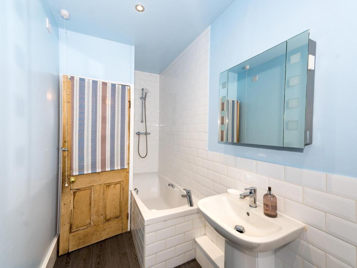 Pass The Keys 3 Storey Townhouse شروزبري المظهر الخارجي الصورة
